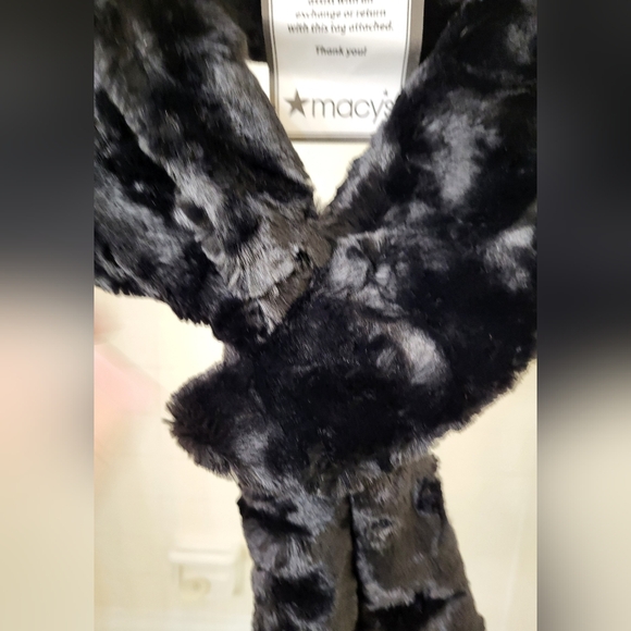 Women's Black faux fur stole with keyhole from Macy's by SLNY One Size fits all - Picture 5 of 11